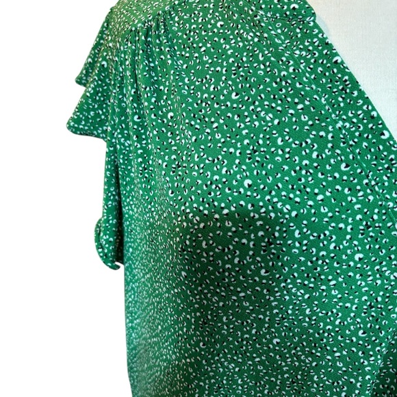 Adrianna Papell‎ Green Blouse with White Dots - Picture 5 of 9